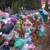 01 Listopada 2012 : Góry śmieci na cieplickim cmentarzu